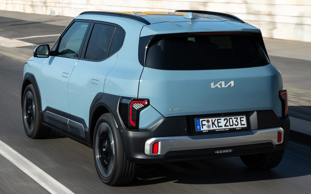 Tre Quarti Posteriore Lato Guidatore della KIA EV2